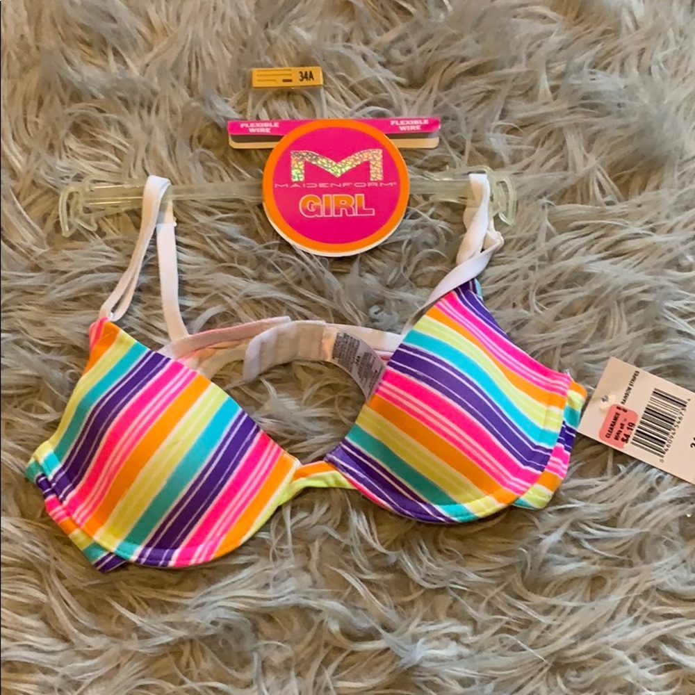 Cute bra with underwire.